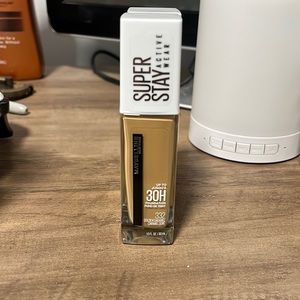 Maybelline 332 super stay active wear/ Golden Caramel